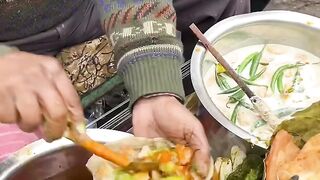Kya aapko pasand hai ye???? #indianstreetfood #streetfood #khasta #chaat #kanpur #kanpuriya