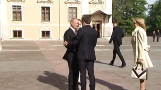 Macron Meets Putin in St. Petersburg