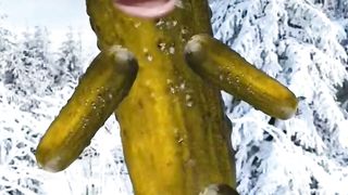 Соленый огурец в шапке поет песенку #shorts #смешныевидео #comeon!