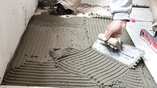 The best way to level cement mixture under large tiles