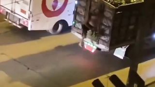 Man steals plantain on a moving truck