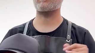 This barber is a true hero!