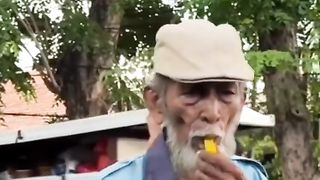 Tukang Parkir ini berubah Drastis ???? %