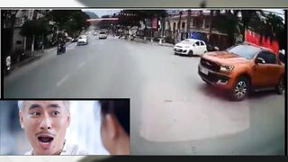 WOWWW! Cars move like snakes
