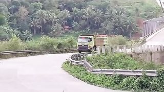 Dump truk