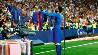 FUNNY SCENE ON THE FOOTBALL