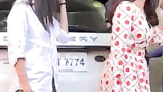 Karisma apni beti Samaira aur bete Kiaan ke saath❤️ Beta thoda shy tha but he came back...