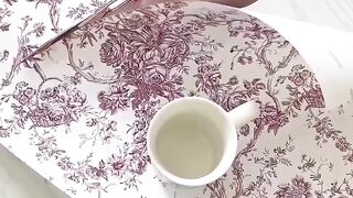 Gift wrapping a mug