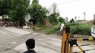 Pakistan trains how Pakistani trains run fast