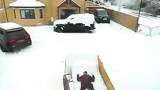 Genius_snowball_prank_backfires!