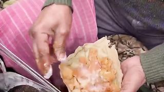 Ye chaat khaya hai kabhi???? #indianstreetfood #streetfood #khasta #aloo #chaat #kanpur #kanpuriya