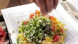 Bhelpuri on Railway Station ???? #youtubeshorts