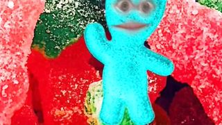 Желейный медведь поет песенку #shorts #желейныймедведь