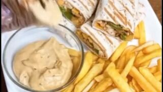 شاورما الدجاج بطريقه سهله وسريعه ولذيذه جدا