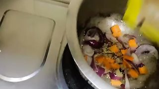 COOKING RICE WITH MEAT SOUP