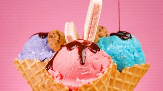 Ice cream with chocolate syrup, composition