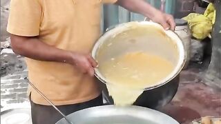 Selling Daal Pakwan in ₹10