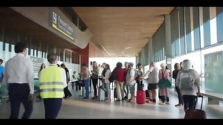 _Ed_Sheeran_-_Beautiful_People_feat._Khalid_Official_Music_Video