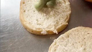 149 Rs ka Burger khaya hai kabhi apne ???????? - #burgers - Sub
