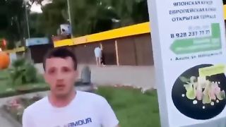 Ссыт в парке , где гуляют дети! #shorts