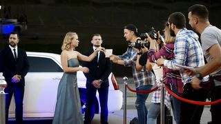 Star-Studded Arrival: Celebrity Woman Steals the Spotlight on the Red Carpet