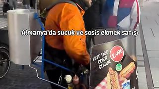 Frankfurt , Almanya’da seyyar sucuk ve sosisli ekmek satışı