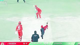 Naseem shah hit back to back sixes to Shaheen Afridi