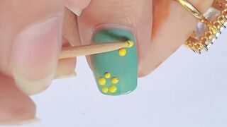 Floral nail art design tutorial