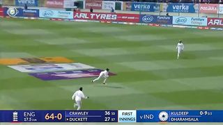 England 1st wicket gone duckett out