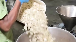 Aise Banayi Jati Hai Kaju Katli #shorts #kajukatli #indianstreetfood