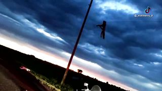 Teen loses her leg after crash