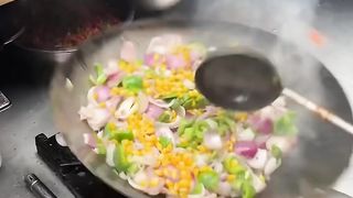 Guess karo is dish ka naam???? #indianstreetfood #streetfood #kanpur #kanpuriya #chinesefood #chinese