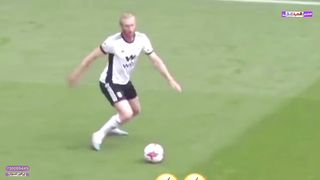 ابمحللين بي ان سبورت في الاستيدو يضحكون على لقطة طريفة في الدوري الانجليزي ????????