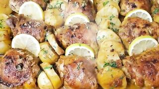 Potatoes with chicken cooked with lemon and garlic