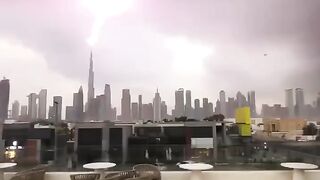 Epic thunderstorm in Dubai