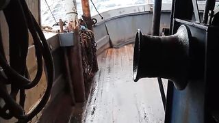 الأمواج تشقلب السفينة????????????️⚓✌️