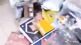 The child took his parents' smartphone and bought 250 thousand toys for himself