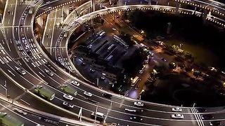 The night view of Shanghai Huangpu Bridge is so beautiful