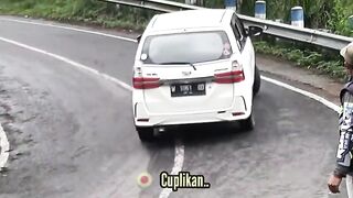 porsche car climbing