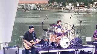 Relaxing music at marinay bay singapore