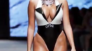 Lucciana Beynon walking for OMG Swimwear #miamiswimweek2023 #bikinimodel #runwaywalk #miamibeach