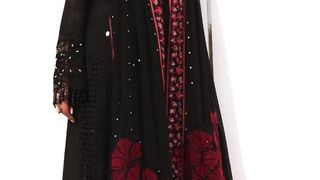pakistani fashion designer