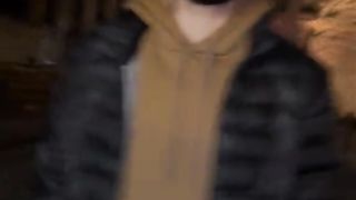 اتمشى معاها و نتكلم