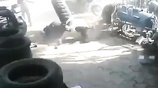 لما صحابك ينق عليك ويقلك مشايه معك حلاوه