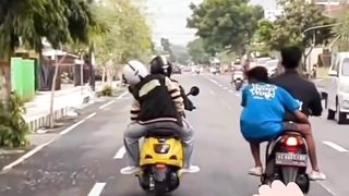 Nyindir dengan gaya
