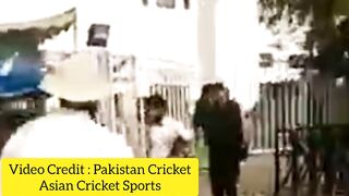 Mohammad Rizwan Meet The Fan __ 1300 KM dor Say Aye Fan Say Mohammad Rizwan Milay #pakvsnz