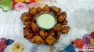 Tasty perfect tea time snack moong dal k pakory with podina chutney