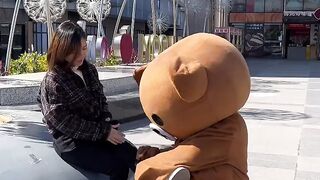 Туманный медведь троллит девушек и имеет счастливый конец