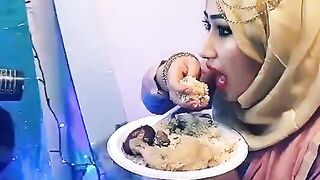 Funny video||you can't eat happily at parties