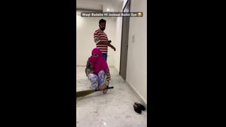 Waqt Badal Gye Toh Jazbaat Badal Gye Biwi Ke ???? #comedy #funny #rajatswati #couplegoals #viral.